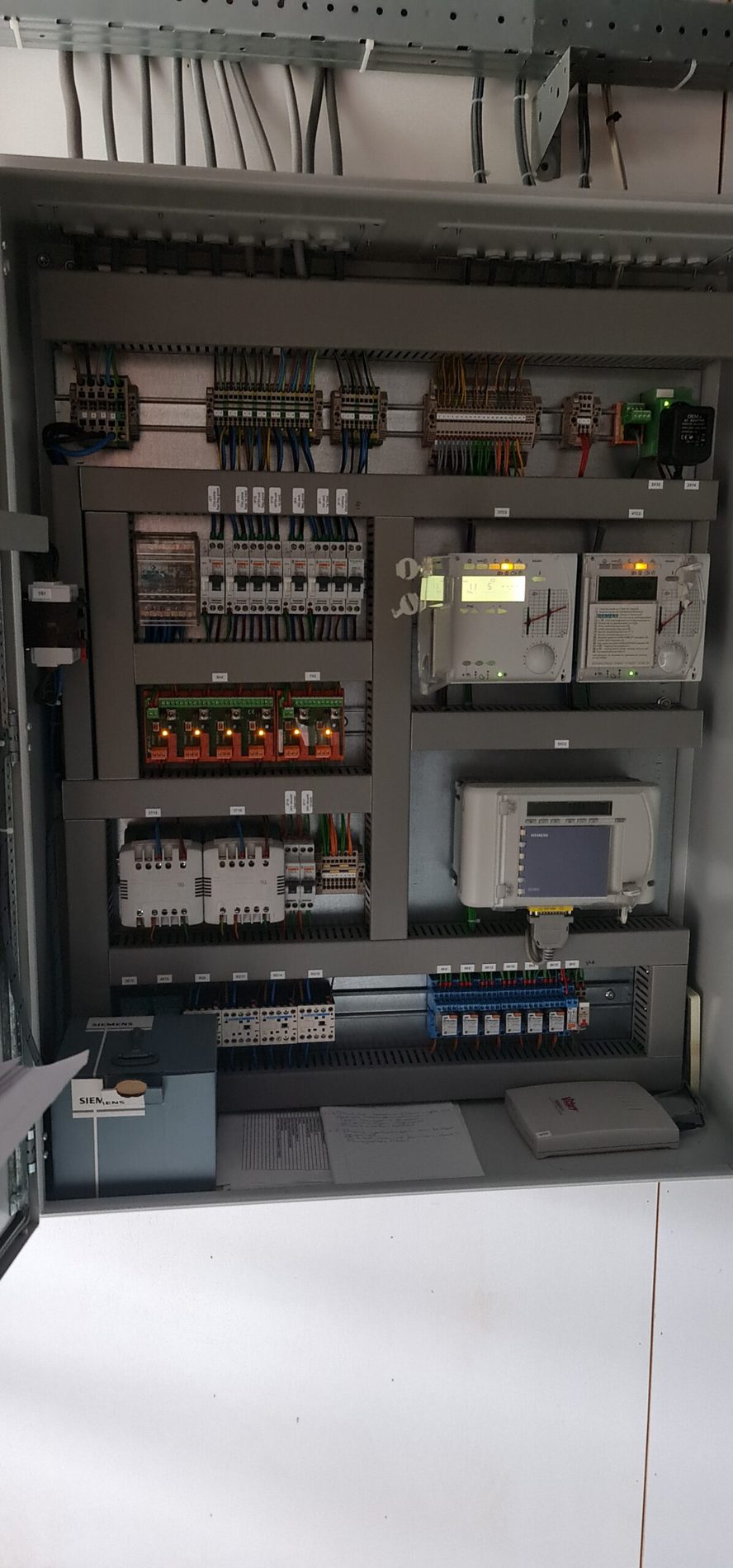 Regelkast van een klimaatinstallatie met Siemens-regelaars